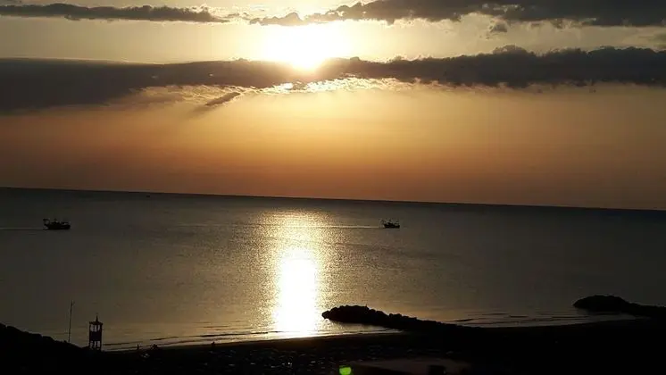 Üç Kişilik Oda, Deniz Manzaralı