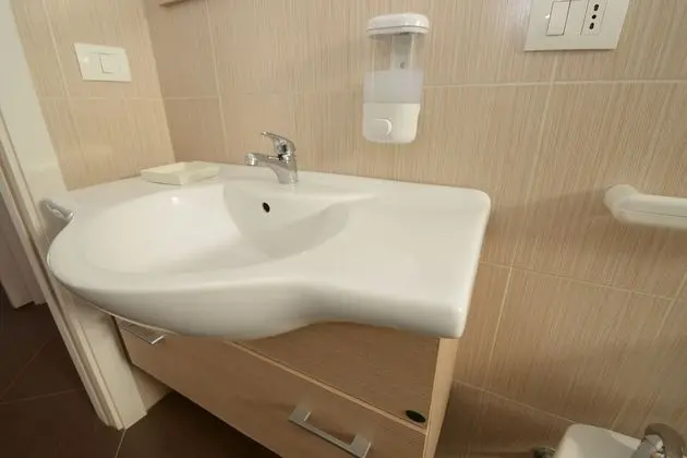 Üç Kişilik Oda, Sigara İçilebilir, Bahçe Manzaralı
