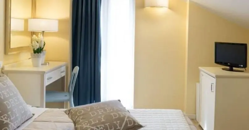 INDIVIDUAL ROOM