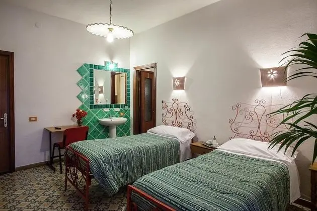 Standard Tek Büyük Yataklı Oda