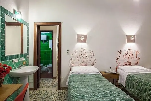 Standard Tek Büyük Yataklı Oda