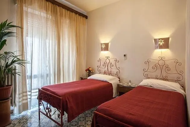 Standard Tek Büyük Yataklı Oda