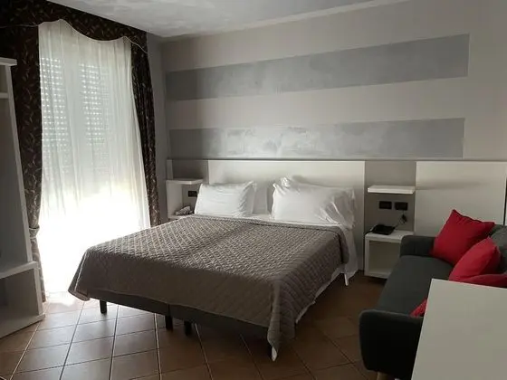 Comfort Tek Büyük Yataklı Oda, Balkon, Kısmi Göl Manzaralı