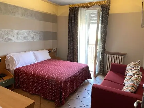 Comfort Tek Büyük Yataklı Oda, Balkon, Kısmi Göl Manzaralı