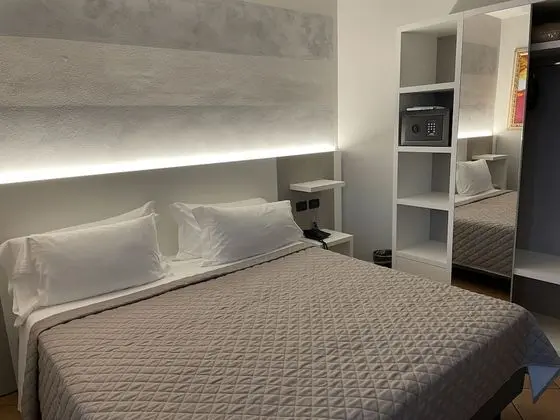 Comfort Tek Büyük Yataklı Oda, Balkon, Kısmi Göl Manzaralı