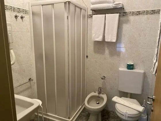 Comfort Tek Büyük Yataklı Oda, Balkon, Kısmi Göl Manzaralı