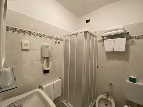 Comfort Tek Büyük Yataklı Oda, Balkon, Kısmi Göl Manzaralı