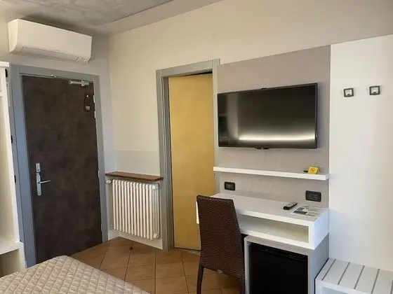 Üç Kişilik Oda, Balkon, Göl Manzaralı