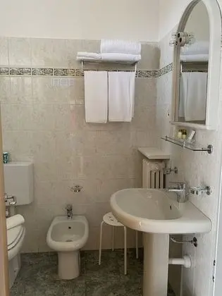 Üç Kişilik Oda, Balkon, Göl Manzaralı