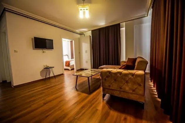 Suite, Bahçe Manzaralı, Fransız Balkonlu