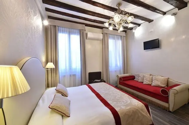 Standard Tek Büyük Yataklı Oda