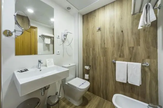 Standard Tek Büyük veya İki Ayrı Yataklı Oda, Nehir Manzaralı