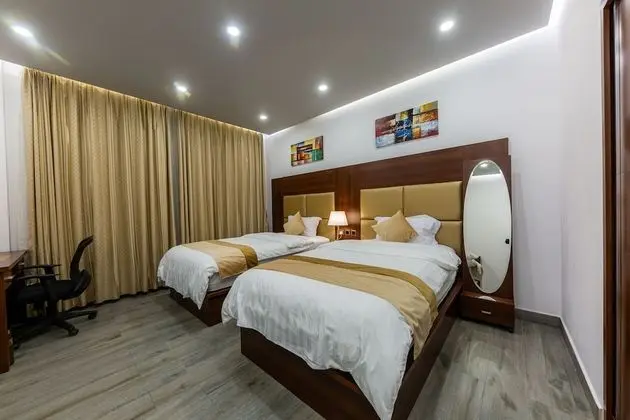 İki Ayrı Yataklı Oda, Ortak Banyo