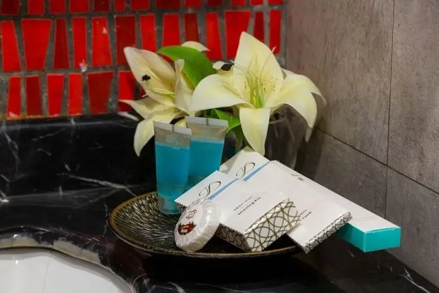 İki Ayrı Yataklı Oda, Ortak Banyo