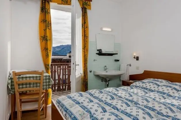 Tek Büyük Yataklı Oda, Ortak Banyo