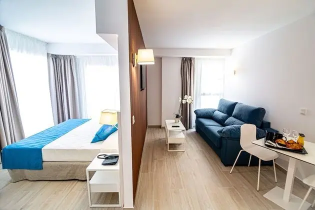 Family Oda, Teras, Havuz Manzaralı (2 Adults)
