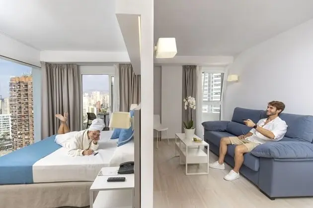 Family Oda, Teras, Havuz Manzaralı (2 Adults)