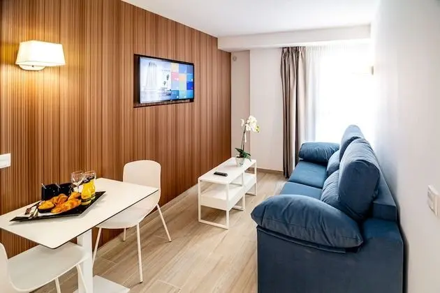 Family Oda, Teras, Havuz Manzaralı (3 Adults)