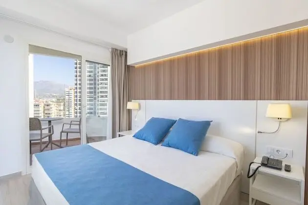 Standard Tek Büyük Yataklı Oda, Teras, Havuz Manzaralı (3 Adults + 1 Child)