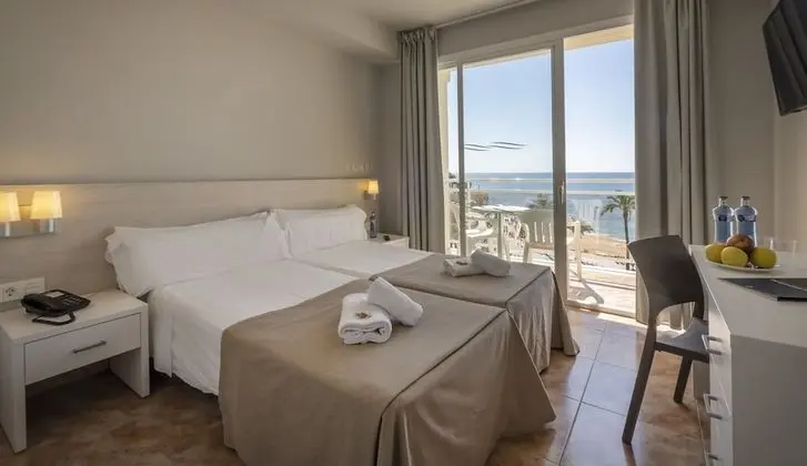 Double room sea view with living room, (2 adults + 2 children)