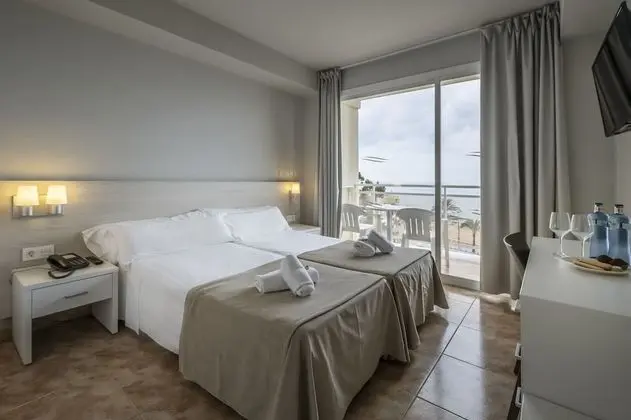 Double room sea view with living room, (2 adults + 2 children)