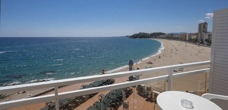 Tek Büyük veya İki Ayrı Yataklı Oda, Deniz Manzaralı