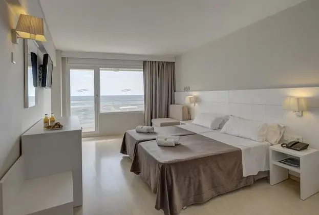 Tek Büyük veya İki Ayrı Yataklı Oda, Deniz Manzaralı