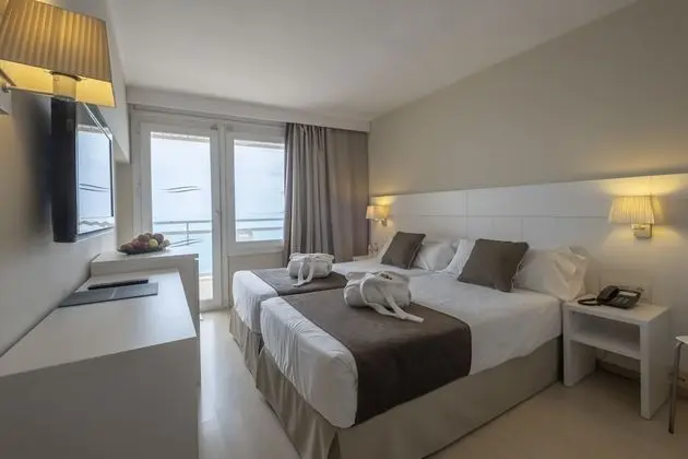 Tek Büyük veya İki Ayrı Yataklı Oda, Deniz Manzaralı