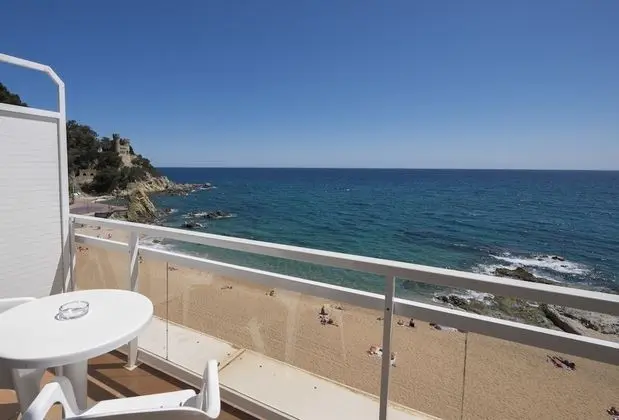 Tek Büyük veya İki Ayrı Yataklı Oda, Deniz Manzaralı