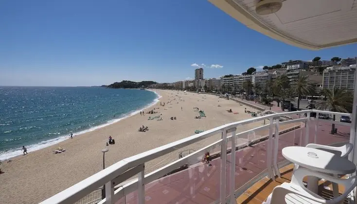 Tek Büyük veya İki Ayrı Yataklı Oda, Deniz Manzaralı