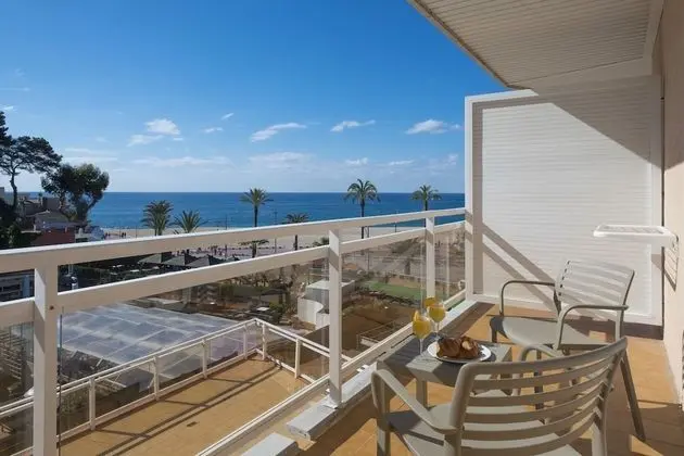 Family Oda, Teras, Deniz Manzaralı (2 adults + 2 children)