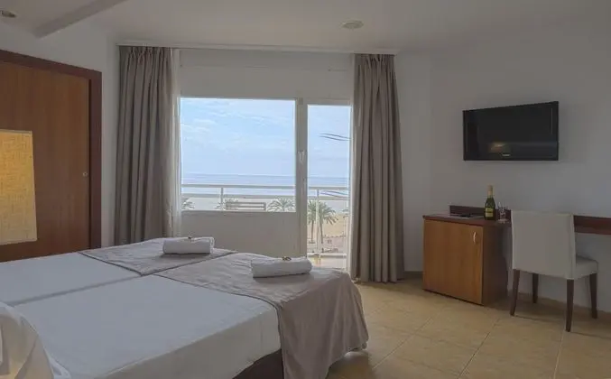 Tek Büyük veya İki Ayrı Yataklı Oda, Teras, Deniz Manzaralı