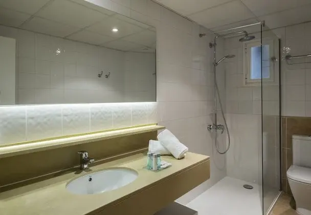 Tek Büyük veya İki Ayrı Yataklı Oda, Teras, Deniz Manzaralı