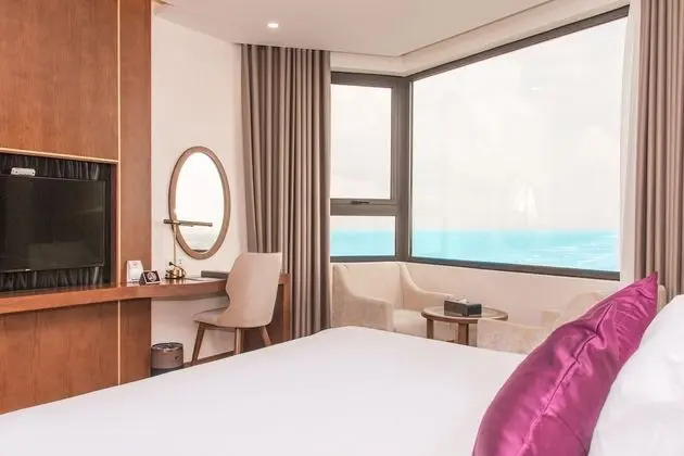 Deluxe Tek Büyük Yataklı Oda, Kısmi Deniz Manzarası
