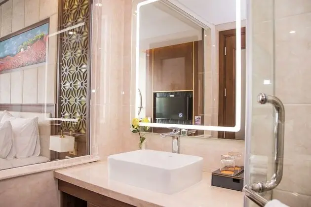 Deluxe Tek Büyük Yataklı Oda, Kısmi Deniz Manzarası
