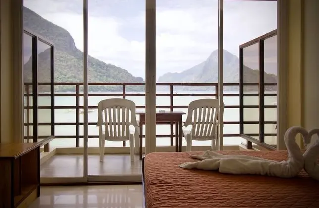 Beachfront Double Room (UpperLevel)