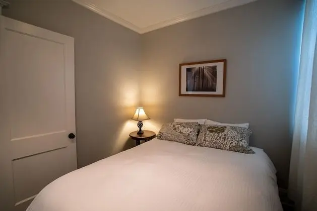 Standard Apart Daire, Özel Banyo (Hamlin Park #2)