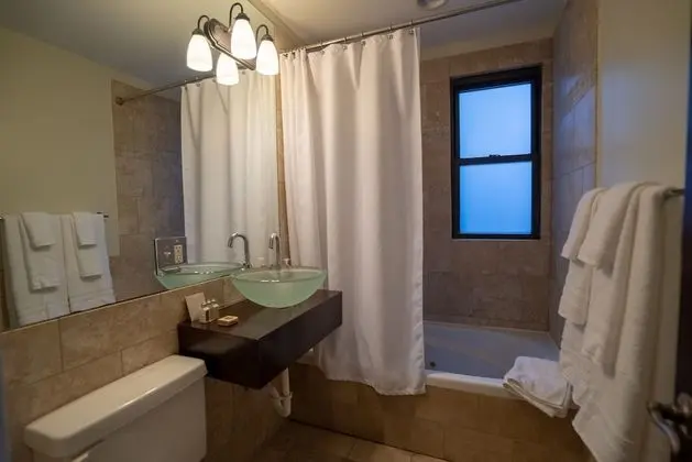 Standard Apart Daire, Özel Banyo (Roscoe #3)