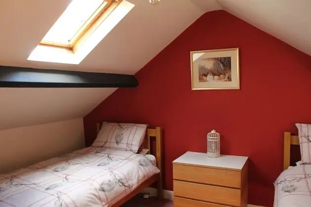 Family Oda (1 King Bed and 2 Single Beds)