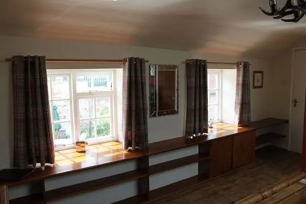 Family Oda (1 King Bed and 2 Single Beds)