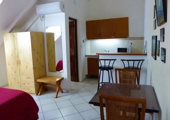 Stüdyo, Bahçe Manzaralı
