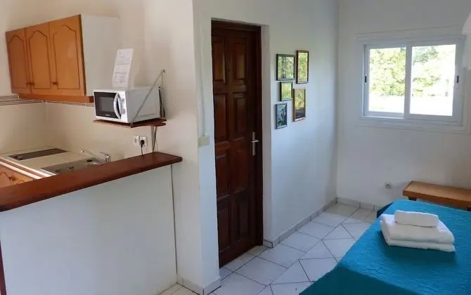 Stüdyo, Bahçe Manzaralı