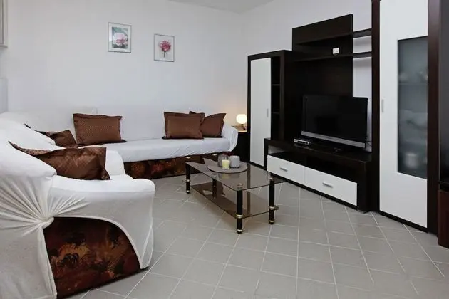 Comfort Apart Daire, 2 Yatak Odası, Bahçe Manzaralı, Bahçeli