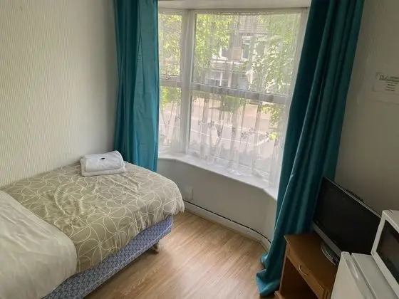 Basic Tek Kişilik Oda, Ortak Banyo, Bahçe Manzaralı