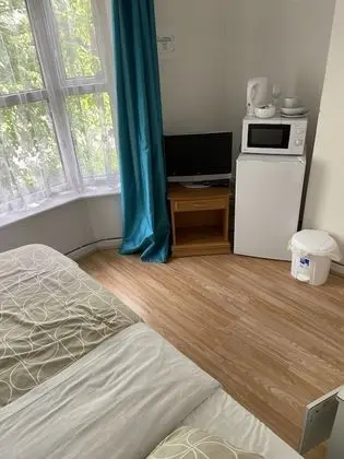 Basic Tek Kişilik Oda, Ortak Banyo, Bahçe Manzaralı