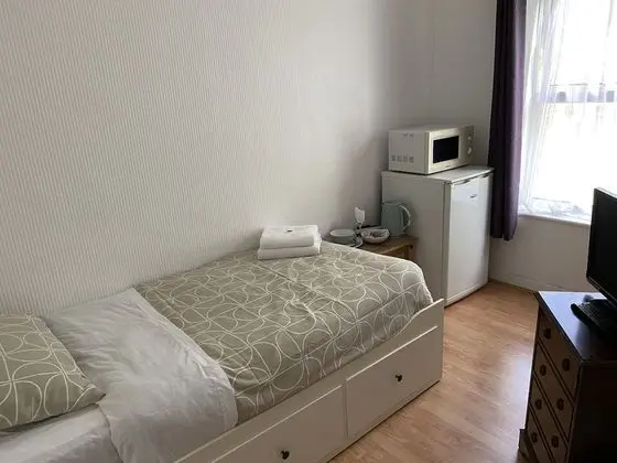 Basic Tek Kişilik Oda, Ortak Banyo, Şehir Manzaralı