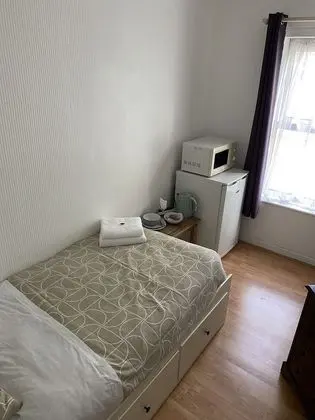 Basic Tek Kişilik Oda, Ortak Banyo, Şehir Manzaralı