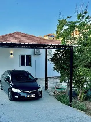 Balkonlu 2 yatak odası aile stüdyo