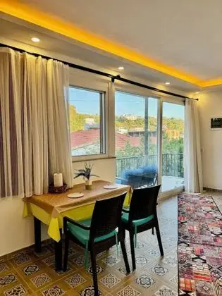 Balkonlu 2 yatak odası aile stüdyo