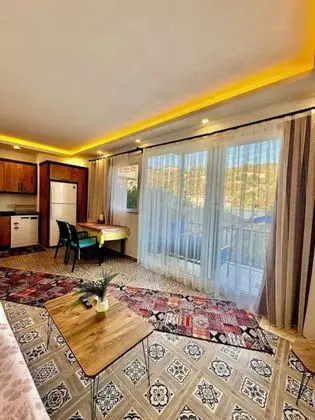 Balkonlu 2 yatak odası aile stüdyo